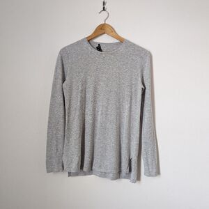 Theory light grey cotton cashmere crewneck long sleeve simple classic sweater